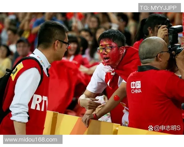 国足零进球引发热议球迷对球队表现感到失望与无奈