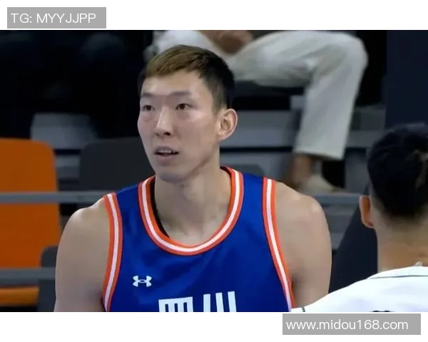 周琦在广西机场意外遇见北京队翟晓川调侃其再次归队的幽默瞬间